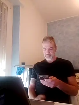 Snapshot of Marcolino183 chatting on February 13, 2025, 10:34 am Marcolino183 online show from February 13, 2025, 10:34 am