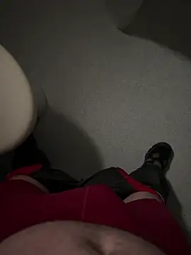 lescoquin2215 online show from February 16, 2026, 8:32 am