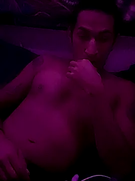 LargeDominoes online show from April 12, 2026, 9:03 am