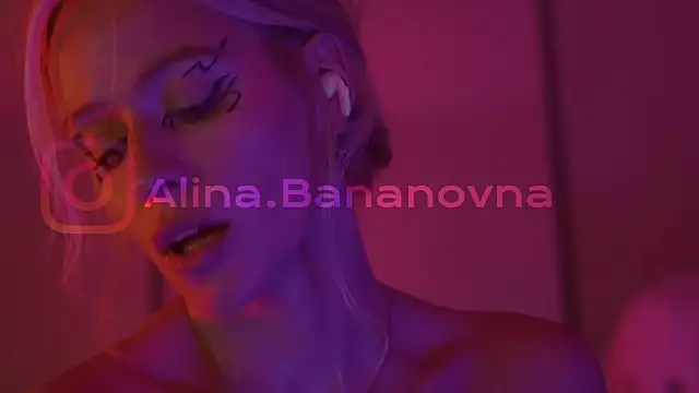 Snapshot of HeyBananas chatting on December 5, 2025, 7:10 pm HeyBananas online show from December 5, 2025, 7:10 pm