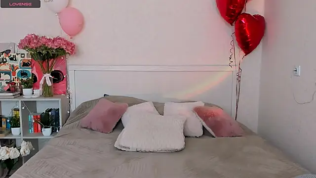 Snapshot of LittleKiitten chatting on May 23, 2026, 2:32 pm LittleKiitten online show from May 23, 2026, 2:32 pm