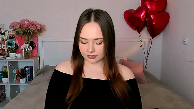 Snapshot of LittleKiitten chatting on May 27, 2026, 2:36 pm LittleKiitten online show from May 27, 2026, 2:36 pm