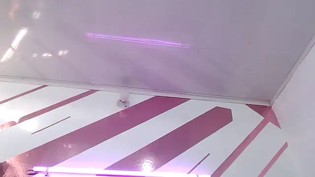 Kitten Hot  online show from February 4, 2026, 10:15 pm