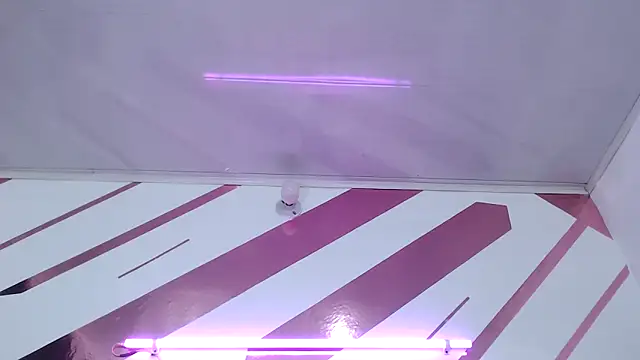 Kitten Hot  online show from February 7, 2026, 11:36 am