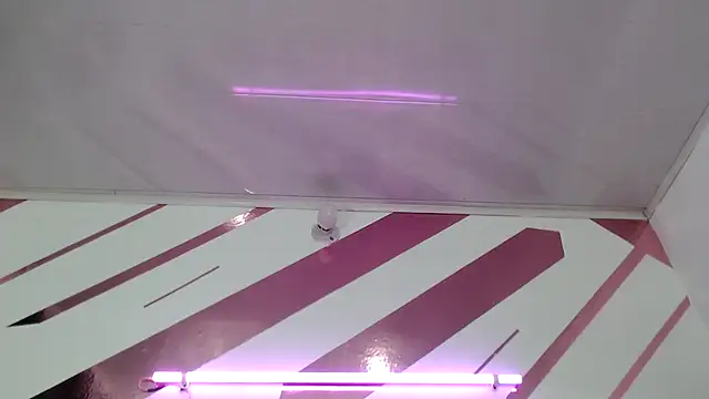 Kitten Hot  online show from February 12, 2026, 1:22 am