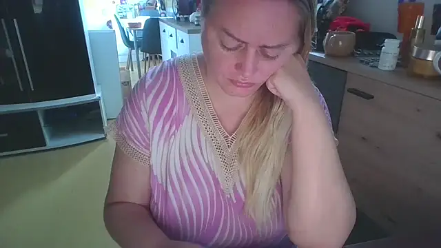 Meliss Official9 online show from September 17, 2025, 5:42 am