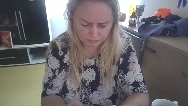 Meliss Official9 online show from September 27, 2025, 7:02 am