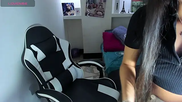 Catalehia Milk online show from October 6, 2025, 7:55 pm