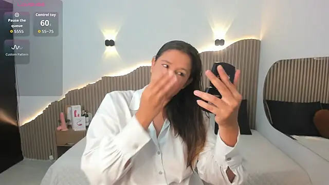 Valeria07  online show from May 15, 2026, 3:35 am