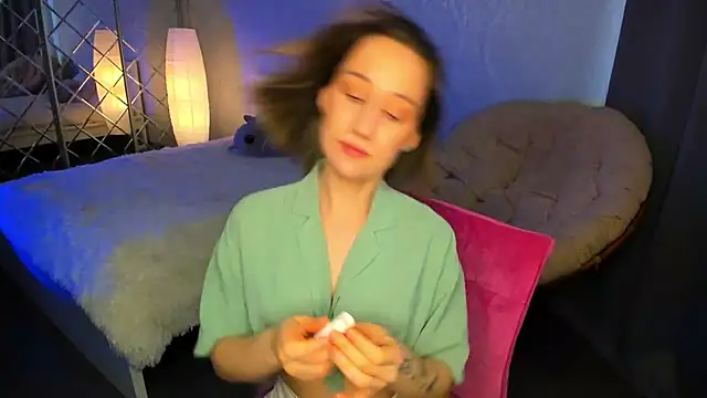 Snapshot of MelodyOfLovee chatting on March 5, 2025, 6:12 am MelodyOfLovee online show from March 5, 2025, 6:12 am