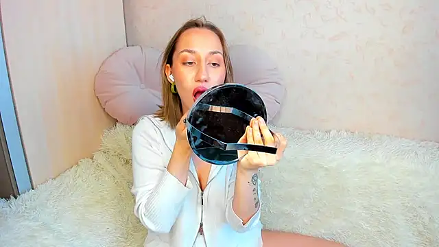 Snapshot of MelodyOfLovee chatting on September 14, 2025, 4:44 am MelodyOfLovee online show from September 14, 2025, 4:44 am