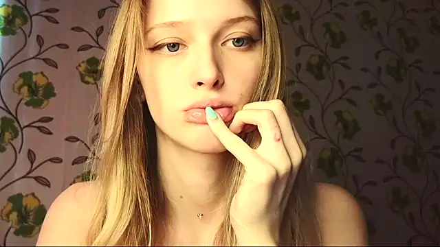 Evvie Summn1 online show from May 12, 2026, 2:25 pm