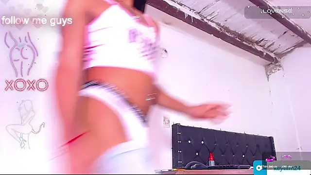 Snapshot of andreaxdol chatting on February 6, 2026, 4:32 pm andreaxdol online show from February 6, 2026, 4:32 pm