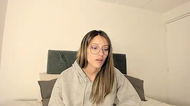 Snapshot of Gabby_and_Alice chatting on December 13, 2024, 2:21 am Gabby and Alice online show from December 13, 2024, 2:21 am