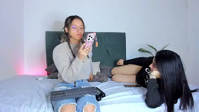 Snapshot of Gabby_and_Alice chatting on February 6, 2025, 8:02 pm Gabby and Alice online show from February 6, 2025, 8:02 pm