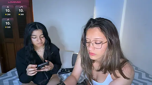 Snapshot of Gabby_and_Alice chatting on September 13, 2025, 7:46 pm Gabby and Alice online show from September 13, 2025, 7:46 pm