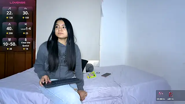 Snapshot of Gabby_and_Alice chatting on October 6, 2025, 9:12 pm Gabby and Alice online show from October 6, 2025, 9:12 pm