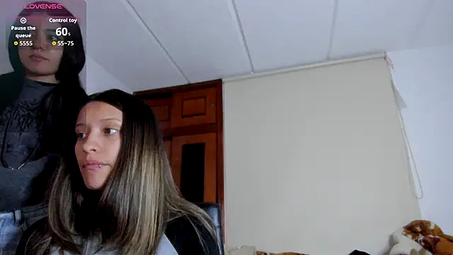 Snapshot of Gabby_and_Alice chatting on October 8, 2025, 7:00 pm Gabby and Alice online show from October 8, 2025, 7:00 pm