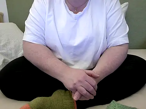 Snapshot of MarthaBriest chatting on April 18, 2026, 7:23 am MarthaBriest online show from April 18, 2026, 7:23 am