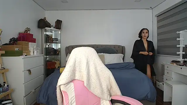 aya saki online show from November 14, 2025, 2:16 pm