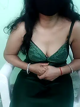 Snapshot of Deepa_09 chatting on November 11, 2025, 10:04 am Deepa 09 online show from November 11, 2025, 10:04 am