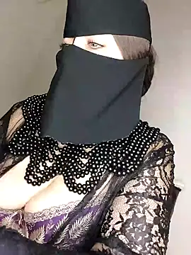Snapshot of -Arab_milf- chatting on January 13, 2025, 6:38 am -Arab milf- online show from January 13, 2025, 6:38 am