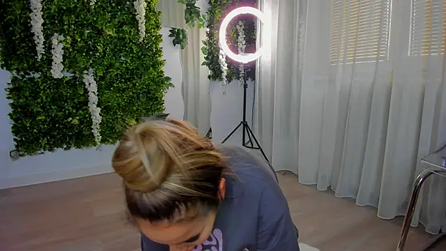Snapshot of VivienCarter chatting on October 12, 2025, 10:14 am VivienCarter online show from October 12, 2025, 10:14 am