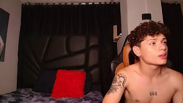 Snapshot of LexieandNate chatting on January 15, 2025, 6:22 am LexieandNate online show from January 15, 2025, 6:22 am