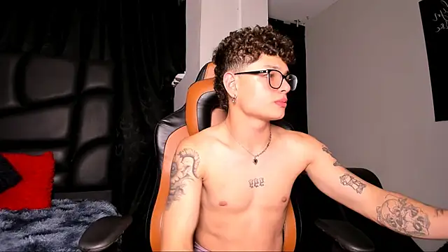 Snapshot of LexieandNate chatting on January 29, 2025, 6:22 am LexieandNate online show from January 29, 2025, 6:22 am