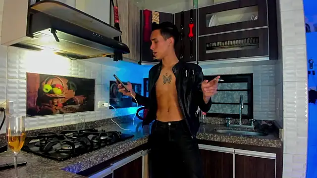 Snapshot of MillersKink chatting on November 12, 2025, 6:14 am MillersKink online show from November 12, 2025, 6:14 am