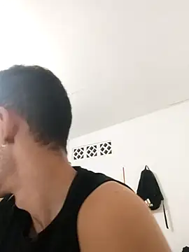 Snapshot of Juan_Vas chatting on March 5, 2025, 10:32 pm Juan Vas online show from March 5, 2025, 10:32 pm