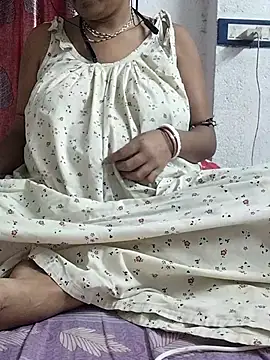 Snapshot of miss-Riy chatting on July 9, 2026, 4:44 pm miss-Riy online show from July 9, 2026, 4:44 pm