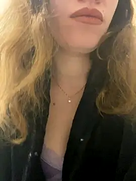 EvaRush online show from December 3, 2024, 12:02 am