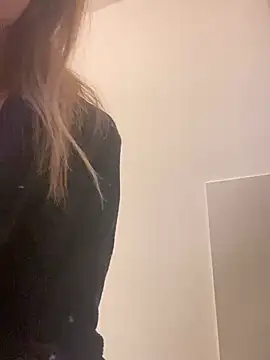 EvaRush online show from February 6, 2025, 7:35 am