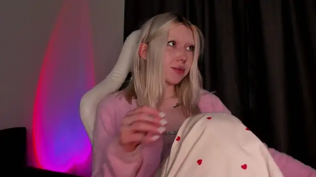 takeyourmolly online show from December 14, 2024, 4:31 pm