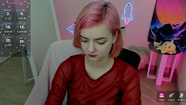 Snapshot of Fire_Bestie chatting on February 18, 2025, 7:52 pm Fire Bestie online show from February 18, 2025, 7:52 pm