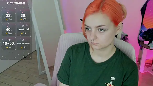 Snapshot of Fire_Bestie chatting on September 29, 2025, 12:32 pm Fire Bestie online show from September 29, 2025, 12:32 pm