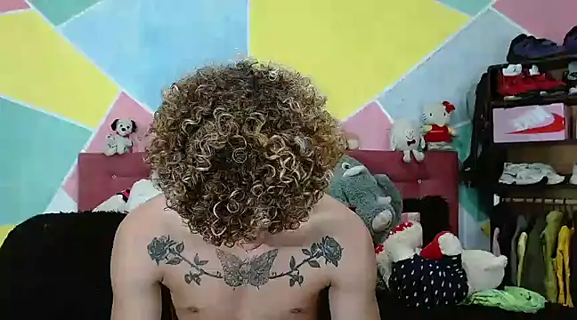 Snapshot of tylor_boy chatting on January 7, 2025, 10:52 pm tylor boy online show from January 7, 2025, 10:52 pm