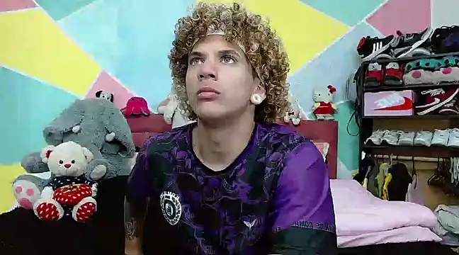 Snapshot of tylor_boy chatting on January 12, 2025, 9:40 pm tylor boy online show from January 12, 2025, 9:40 pm