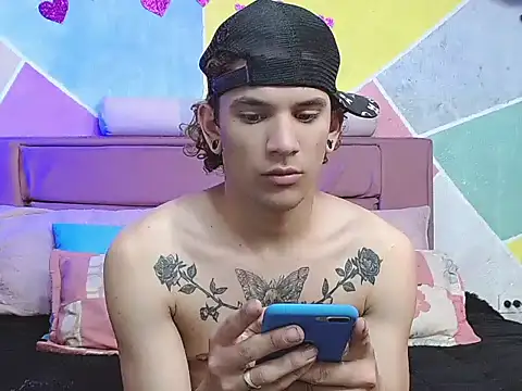 Snapshot of tylor_boy chatting on September 29, 2025, 3:33 am tylor boy online show from September 29, 2025, 3:33 am