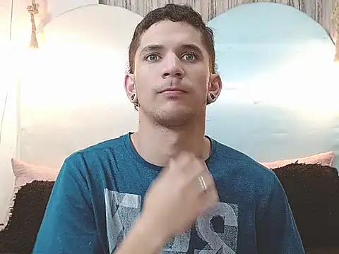 tylor boy online show from December 18, 2025, 3:56 am