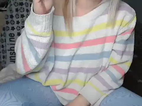 Snapshot of LaRa_forU chatting on December 7, 2024, 2:46 pm LaRa forU online show from December 7, 2024, 2:46 pm