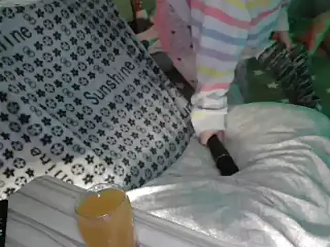 Snapshot of LaRa_forU chatting on December 8, 2024, 11:08 pm LaRa forU online show from December 8, 2024, 11:08 pm