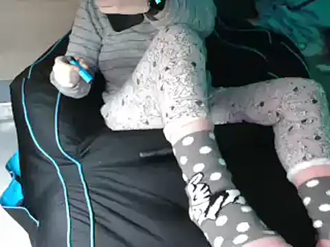 Snapshot of LaRa_forU chatting on December 16, 2024, 10:56 pm LaRa forU online show from December 16, 2024, 10:56 pm