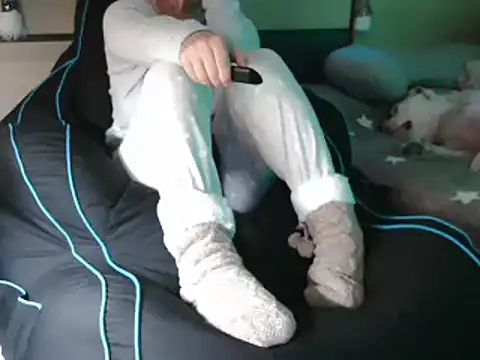 Snapshot of LaRa_forU chatting on December 18, 2024, 9:51 pm LaRa forU online show from December 18, 2024, 9:51 pm