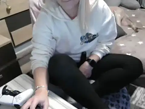 Snapshot of LaRa_forU chatting on January 4, 2025, 9:09 pm LaRa forU online show from January 4, 2025, 9:09 pm