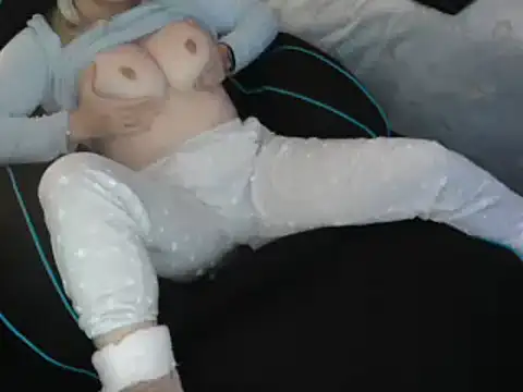 Snapshot of LaRa_forU chatting on January 26, 2025, 5:13 pm LaRa forU online show from January 26, 2025, 5:13 pm