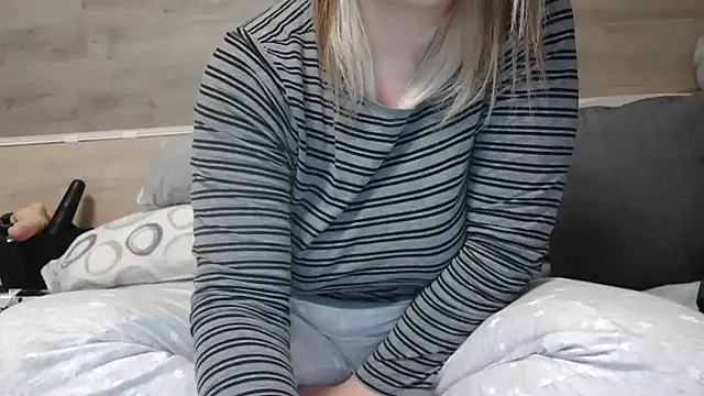 Snapshot of LaRa_forU chatting on February 4, 2025, 5:34 pm LaRa forU online show from February 4, 2025, 5:34 pm