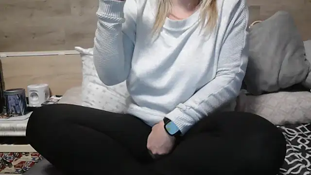 Snapshot of LaRa_forU chatting on February 7, 2025, 6:24 pm LaRa forU online show from February 7, 2025, 6:24 pm