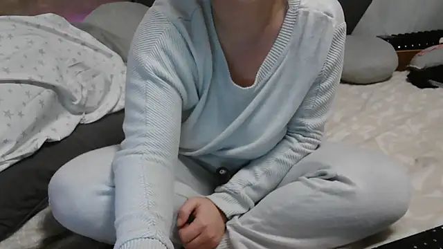 Snapshot of LaRa_forU chatting on February 13, 2025, 10:54 pm LaRa forU online show from February 13, 2025, 10:54 pm